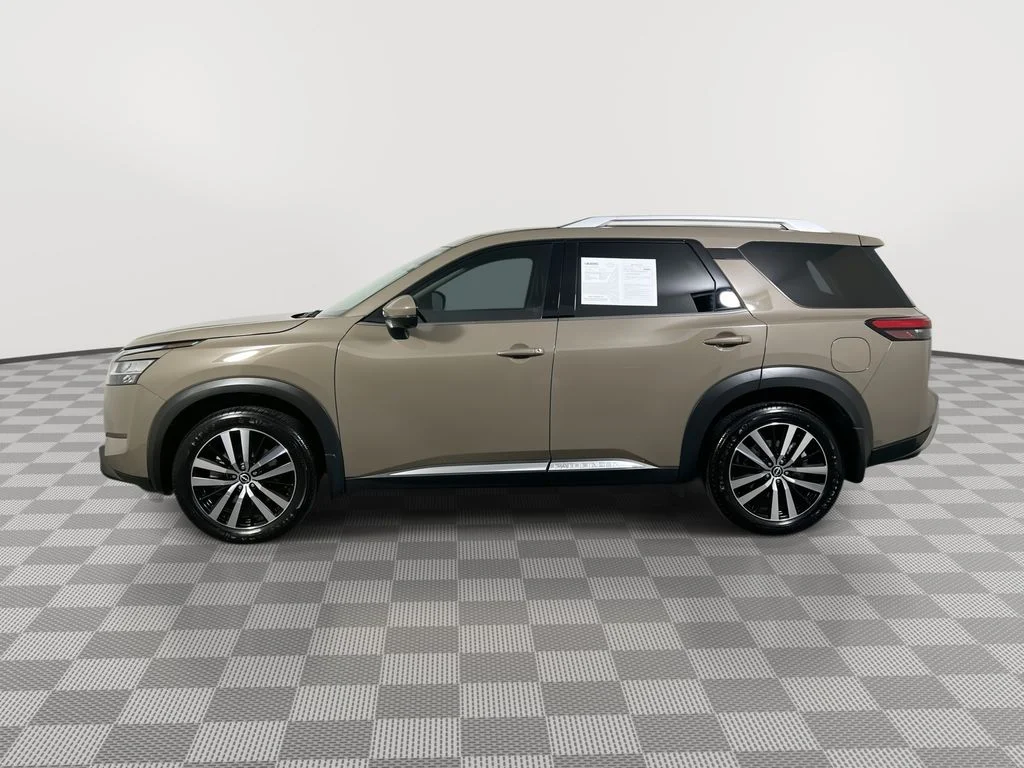 Used 2024 Beige Nissan Platinum image 4