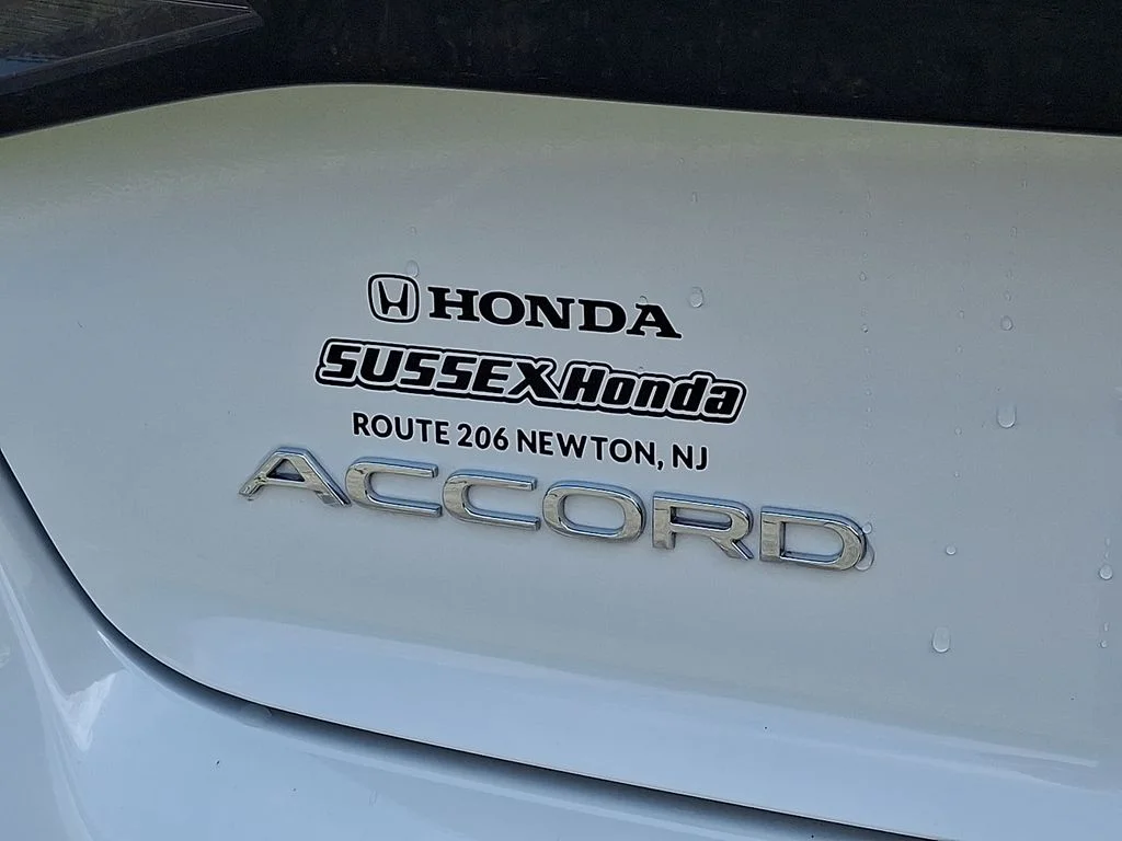 Certified Used 2025 Platinum White Pearl Honda SE image 31