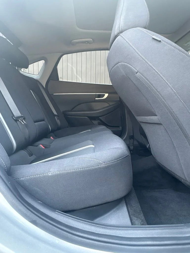Used 2025 Silver Hyundai SEL Convenience image 11