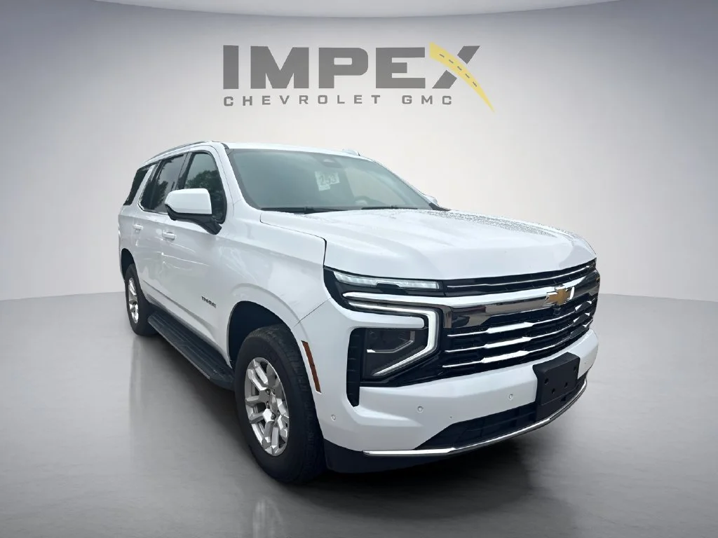 Used 2025 Summit White Chevrolet LT image 7