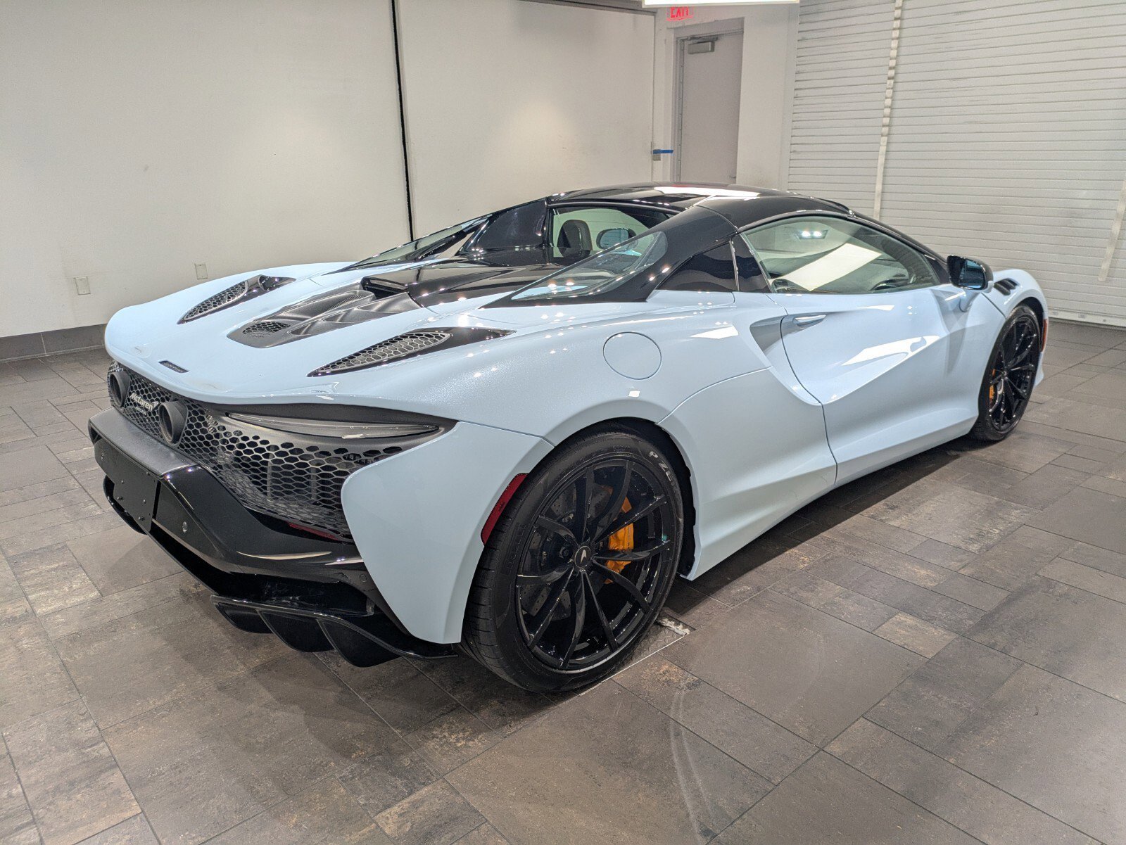 Used 2025 MSO Muriwai White McLaren TechLux Spider image 21