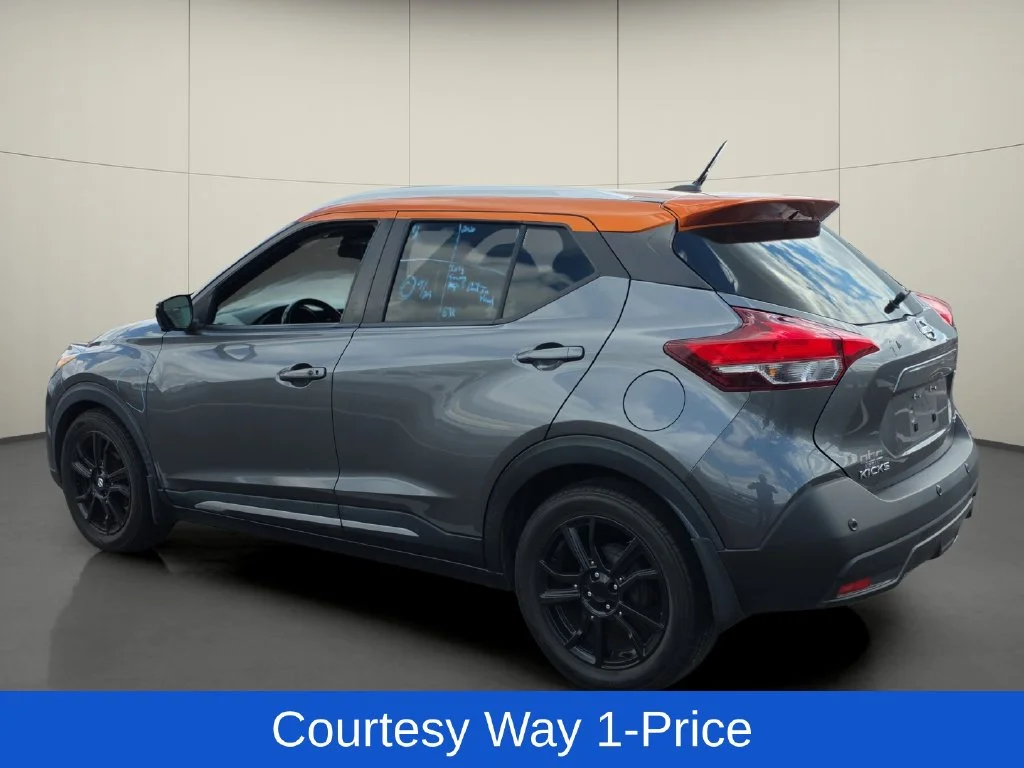 Used 2020 Gray Nissan SR image 6
