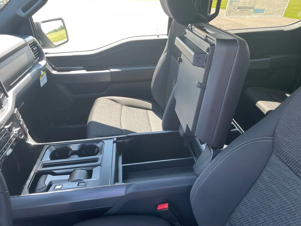 Used 2026 Oxford White Ford XLT image 27