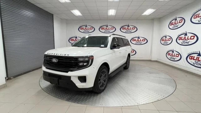 New 2027 Star White Metallic Tri-Coat Ford Platinum image 8