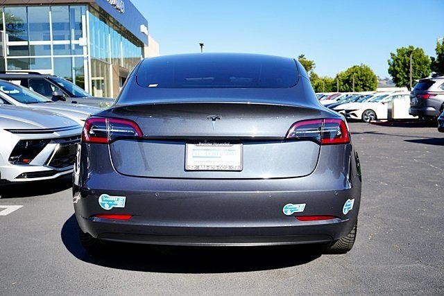 Used 2021  Tesla Standard Range Plus image 8