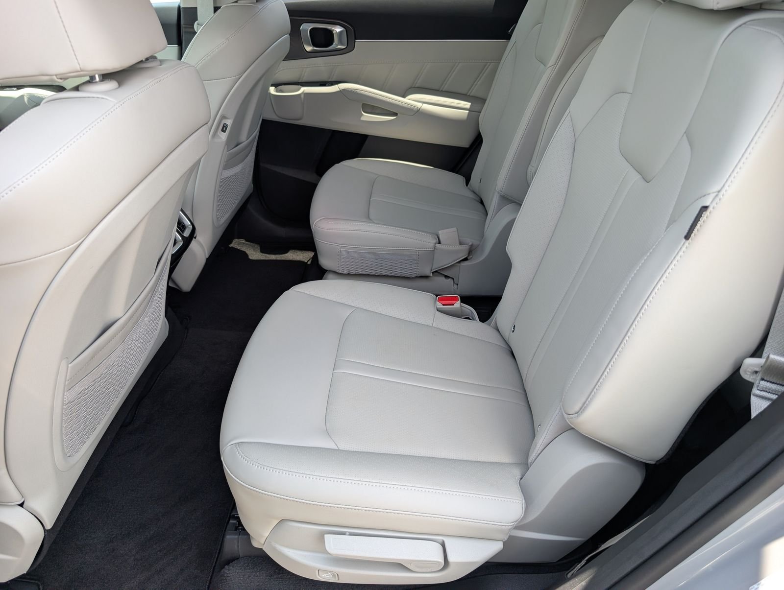 Used 2025 Wolf Gray Kia SX image 31