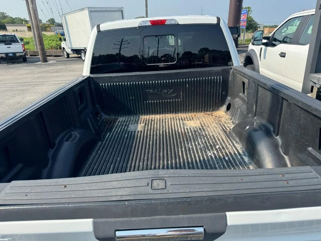 Used 2015 Oxford White Ford Lariat image 9