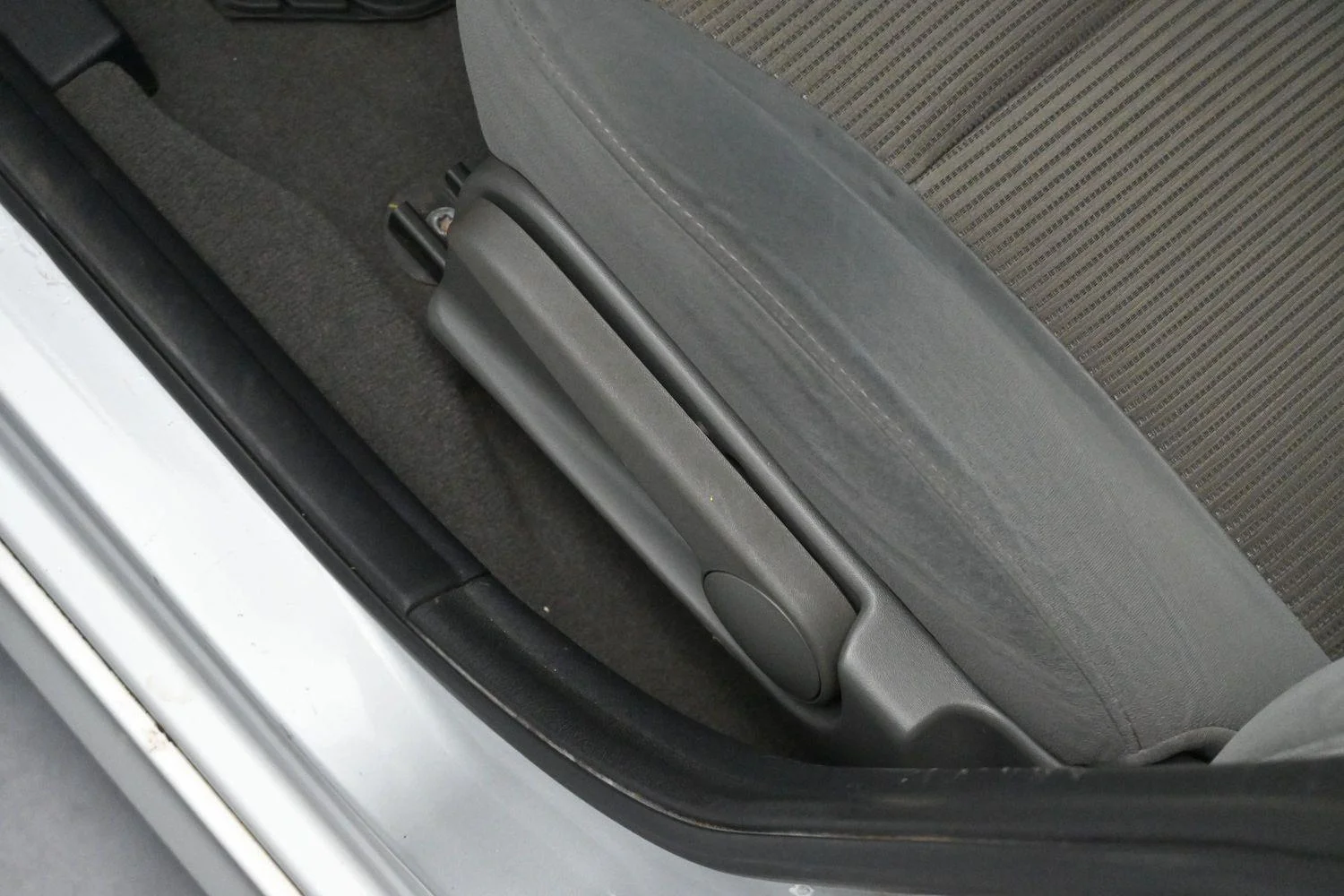Used 2010 Brilliant Silver Metallic Nissan 2.0 SR image 13