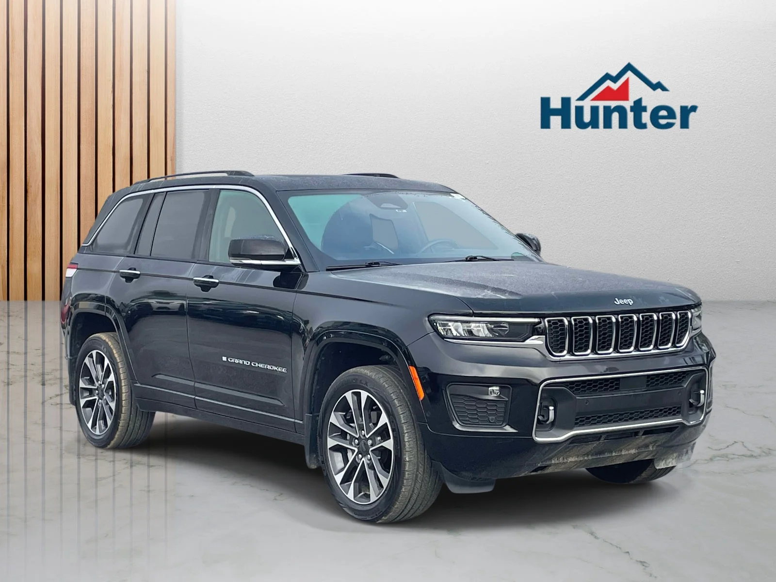 Used 2022 Diamond Black Crystal Pearlcoat Jeep Overland image 1