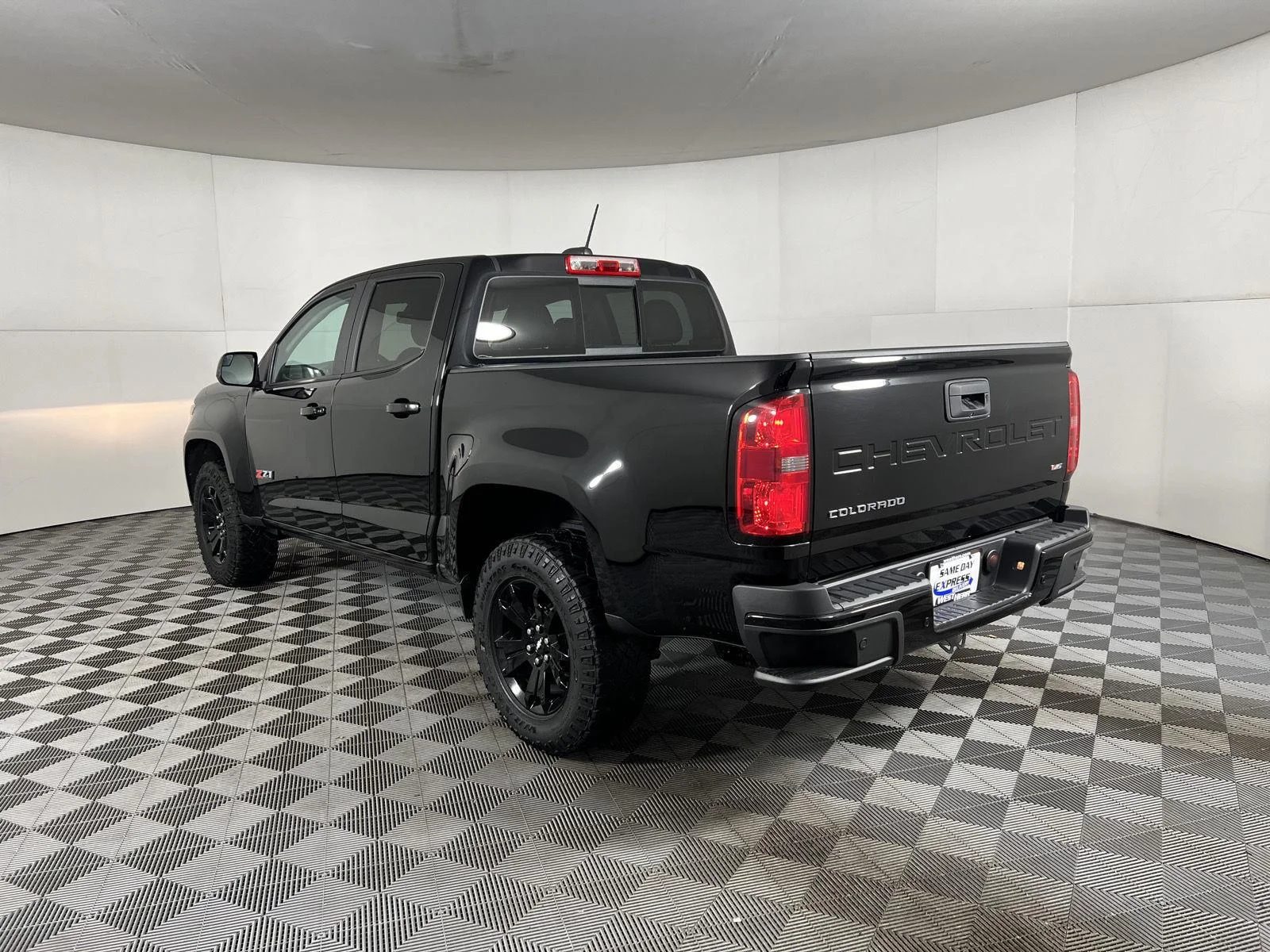Used 2022 Black Chevrolet 4WD Z71 image 6