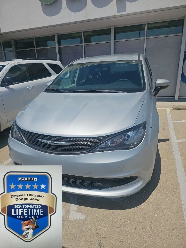 2022 Chrysler Voyager LX's photo
