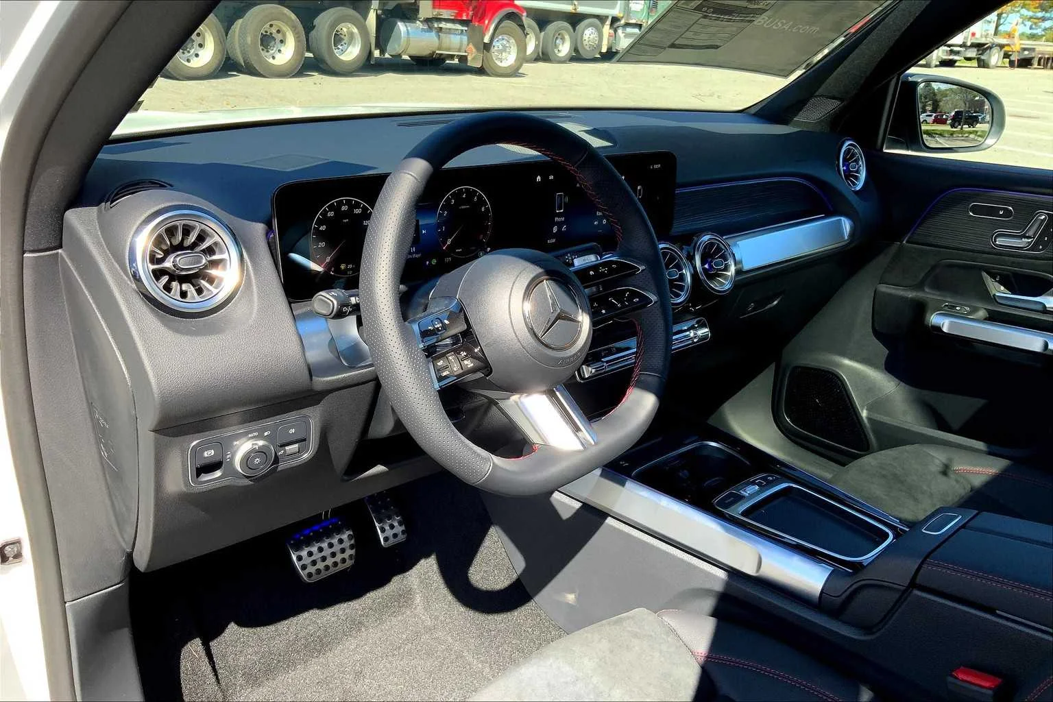 Certified Used 2026 Polar White Mercedes-Benz GLB 250 image 9