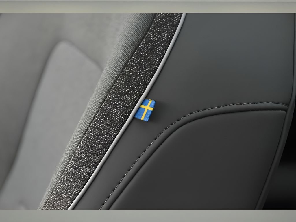 2026 Volvo EX30 Ultra - Photo 37