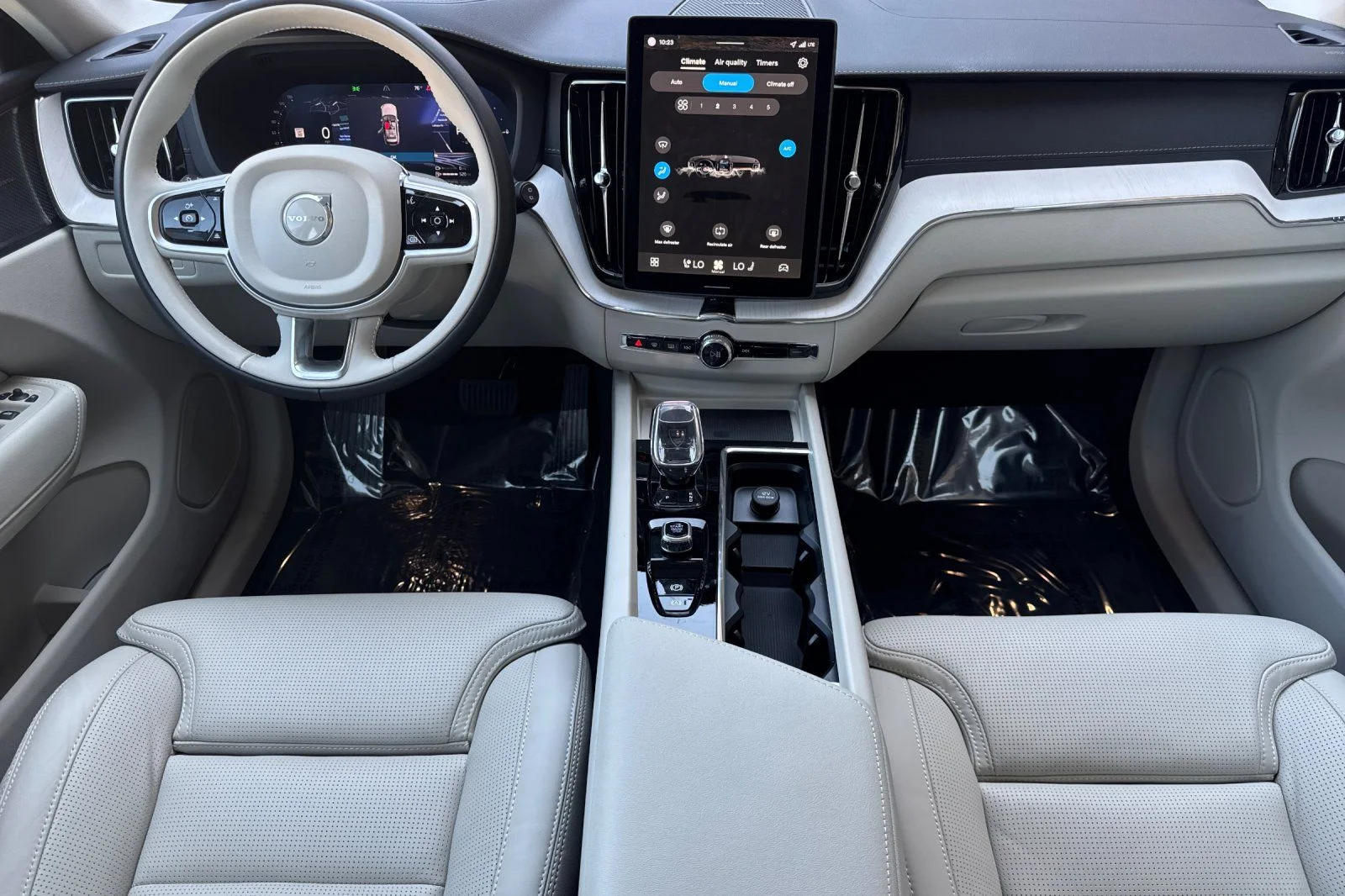 New 2026 Mulberry Red Volvo T8 Ultra image 3