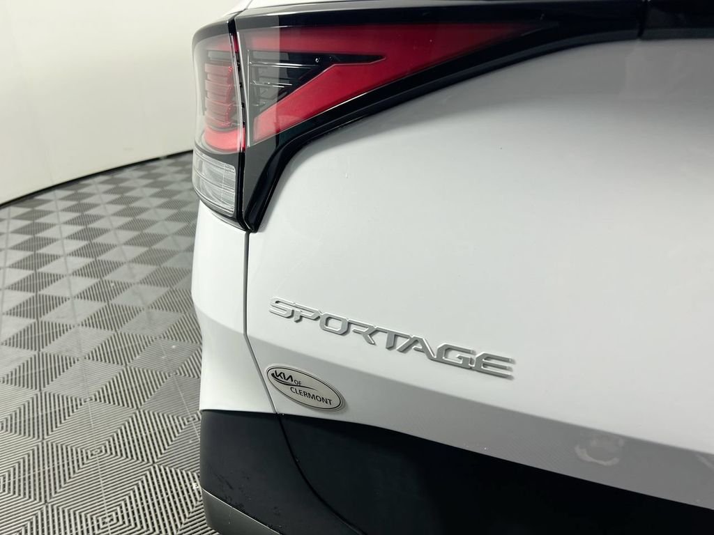 Used 2023 White Kia X-Pro Prestige image 5