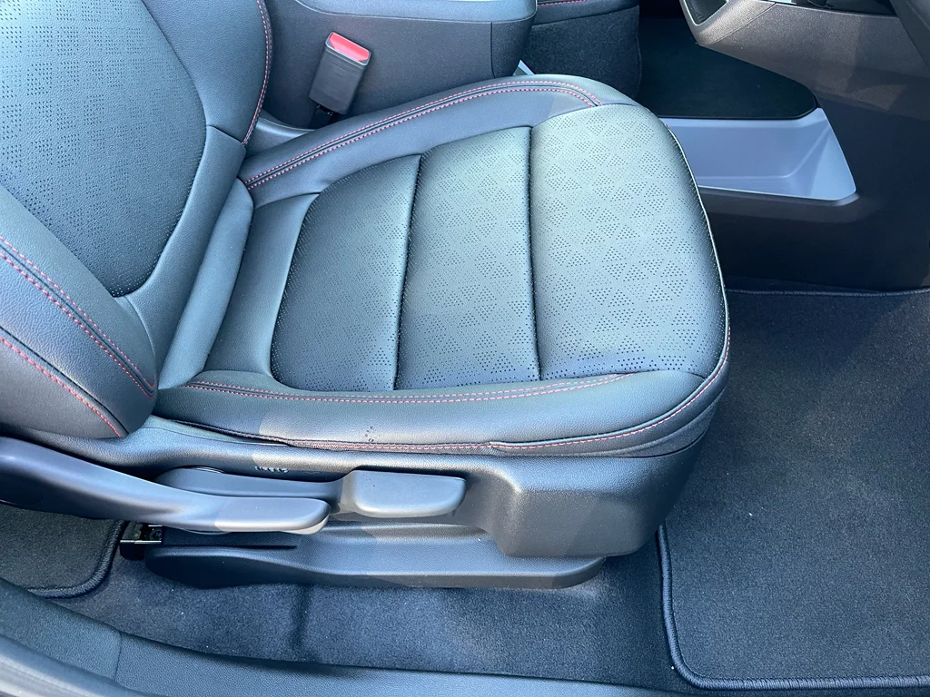 2027 Chevrolet Bolt RS - Photo 30