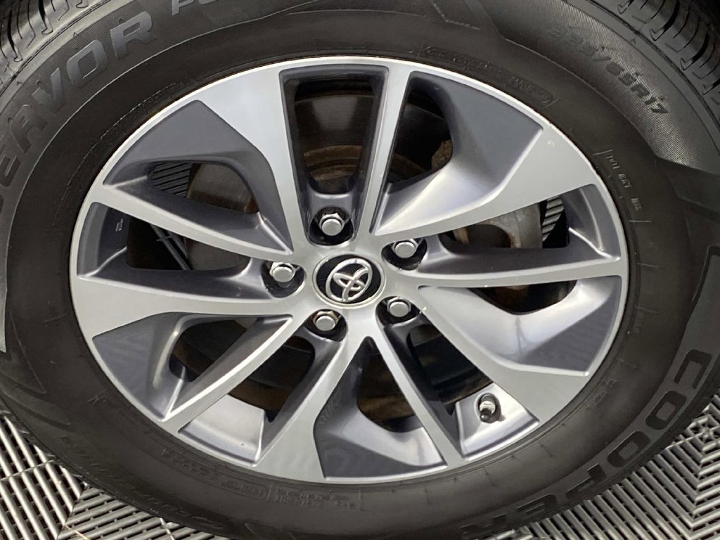 Used 2016 White Toyota XLE image 30