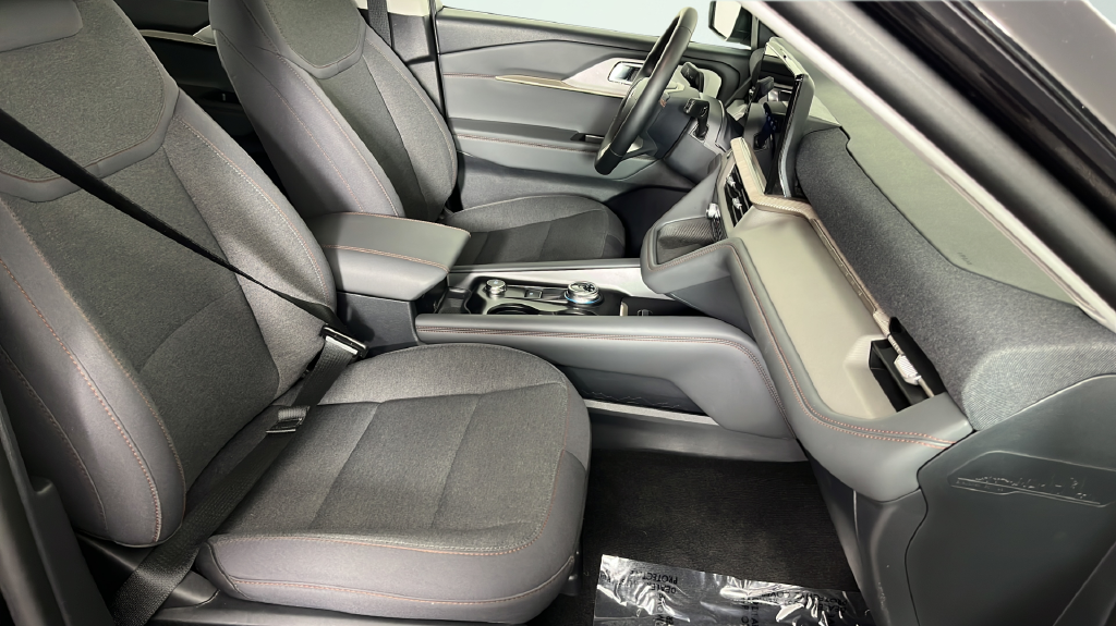 2025 Ford Explorer Active - Photo 22