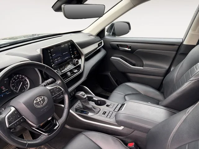 Used 2021 Gray Toyota XLE image 11