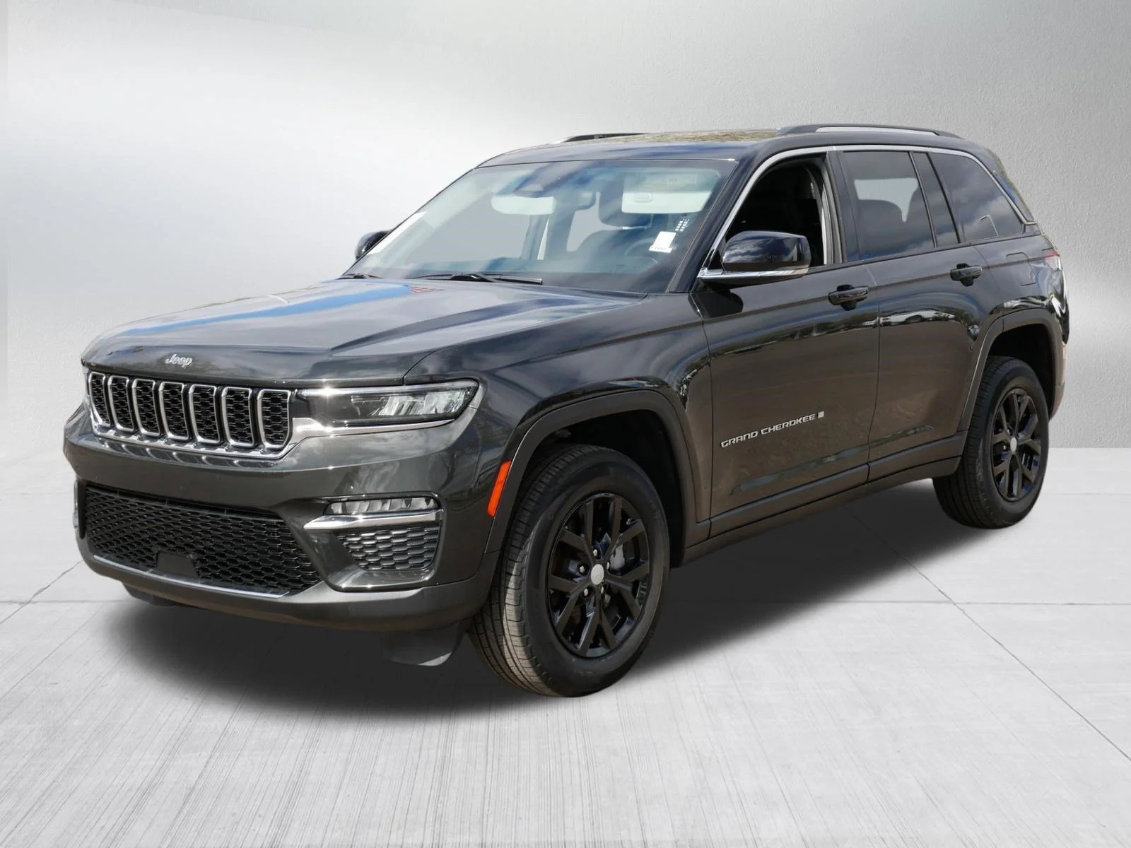 Used 2023 Rocky Mountain Pearlcoat Jeep Limited image 3