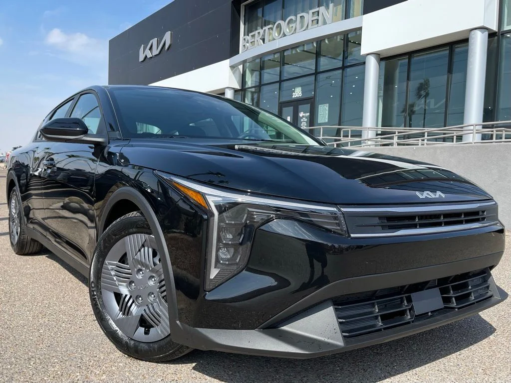 2026 Kia K4 LX AT's photo