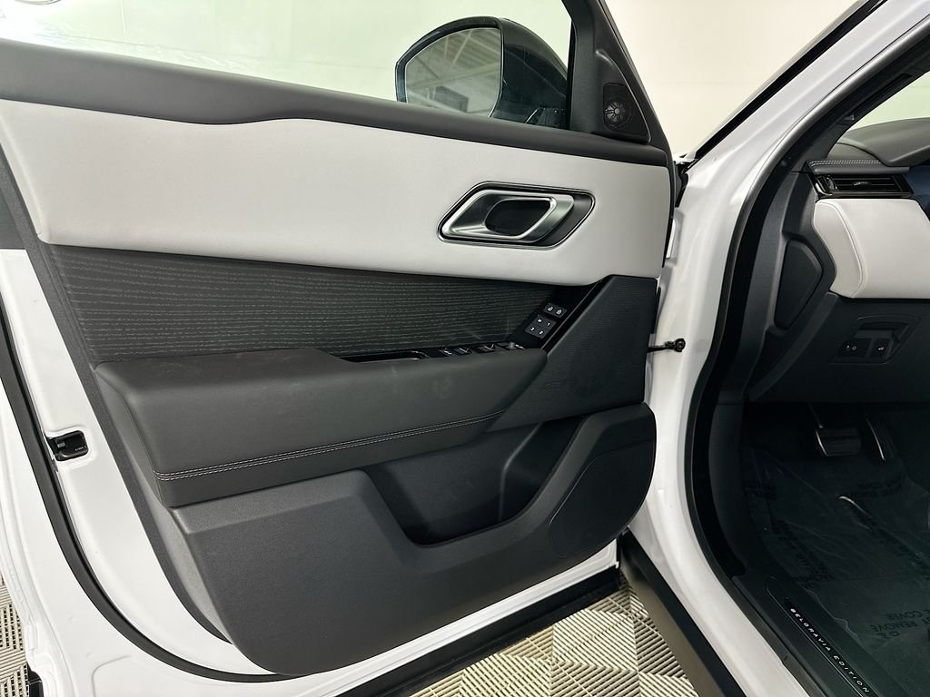 New 2026 Ostuni Pearl White Land Rover Belgravia P250 image 22