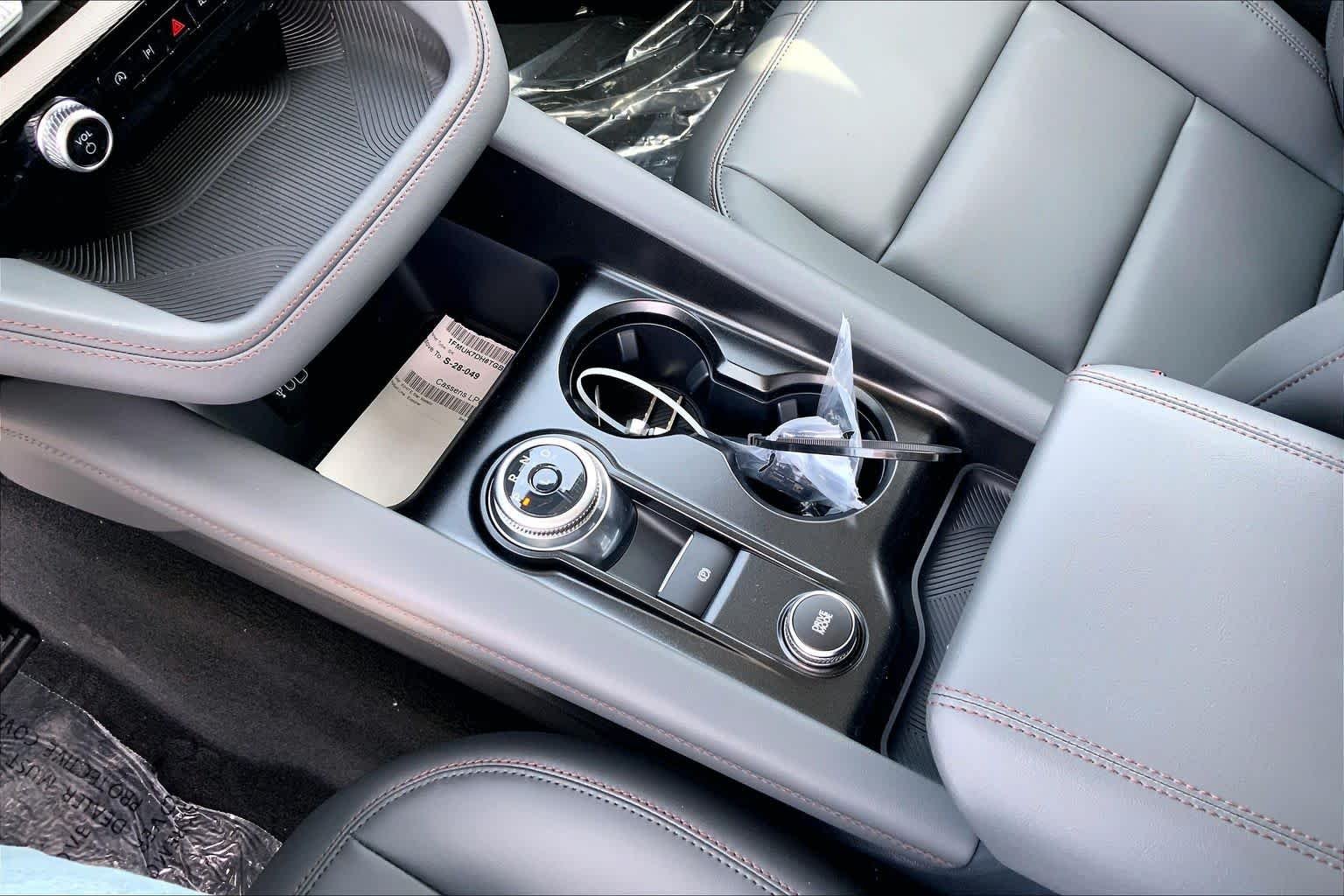 New 2026 Star White Metallic Tri-Coat Ford Active image 5