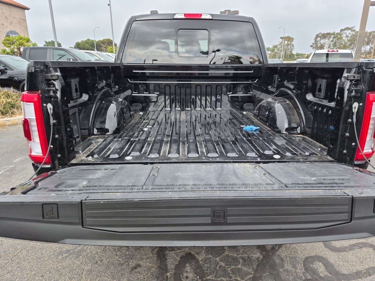 Used 2023 Black Ford Lariat image 27