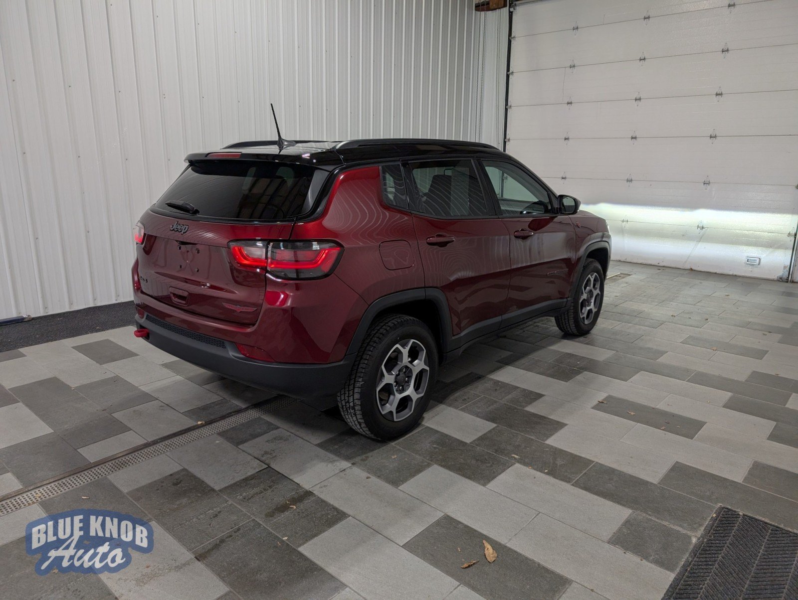 2022 Jeep Compass Trailhawk photo 2