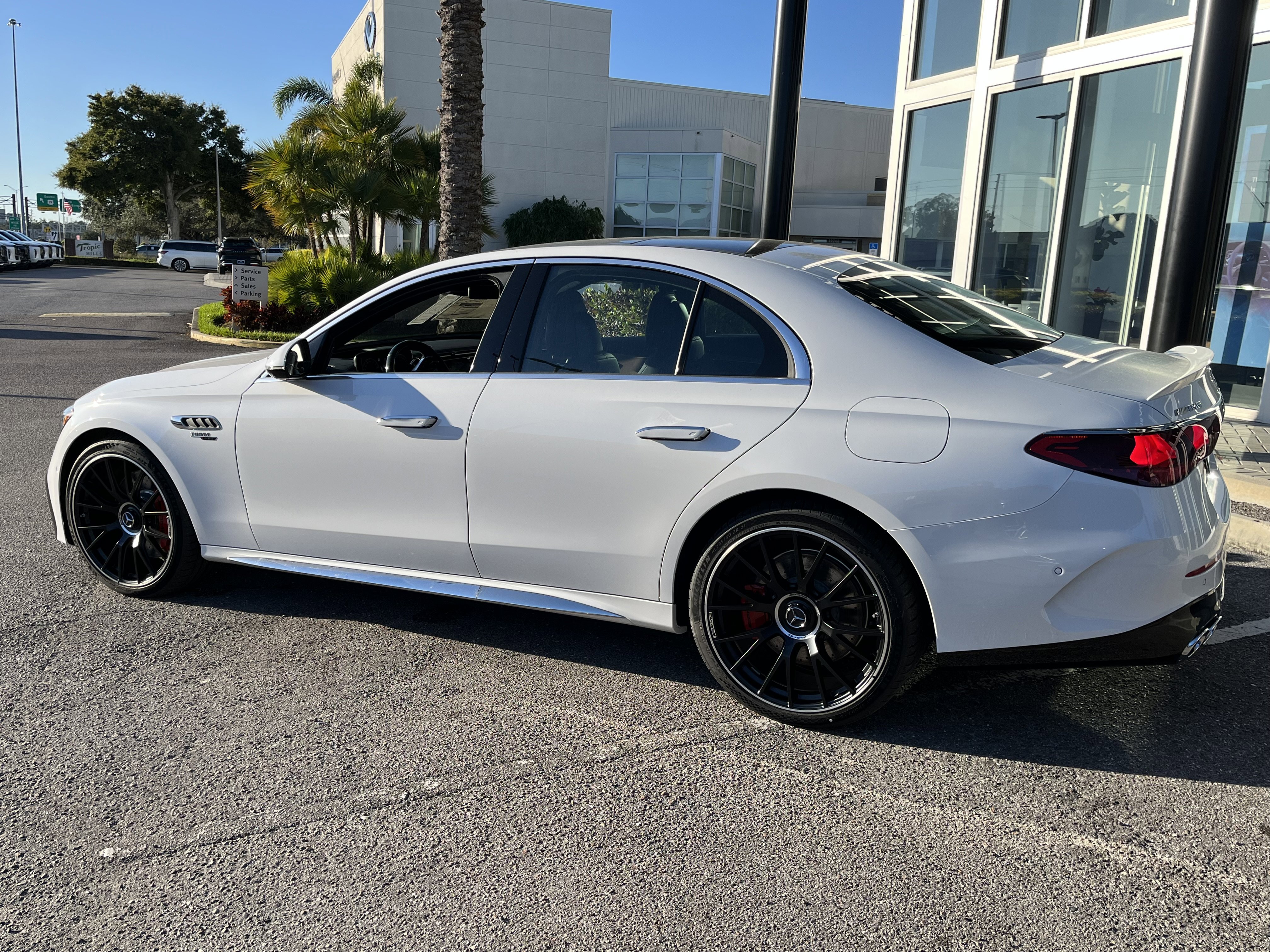 New 2026 MANUFAKTUR Moonlight White Metallic Mercedes-Benz AMG® E 53 E image 32