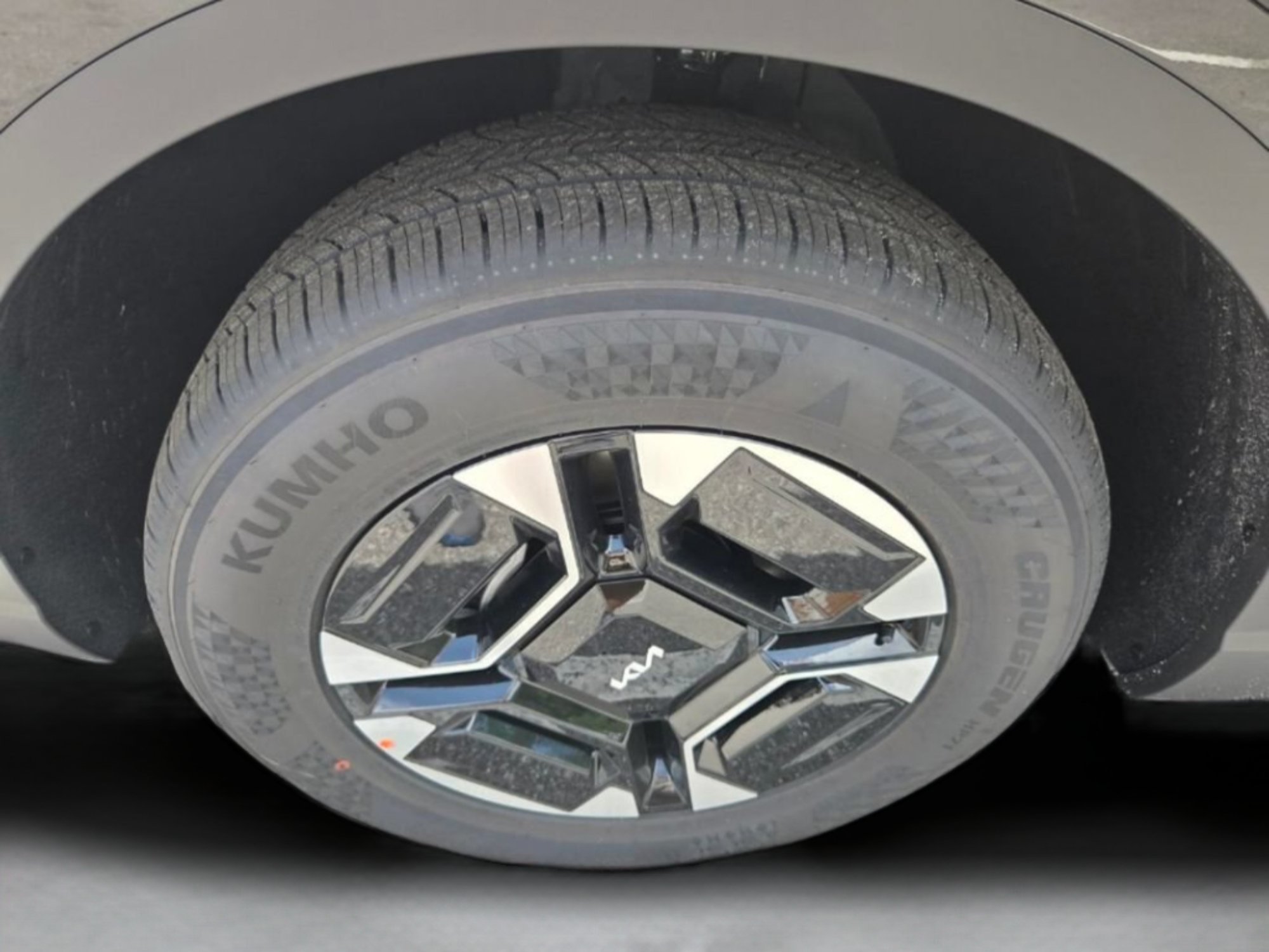 New 2027 Ivory Silver Kia EX image 30