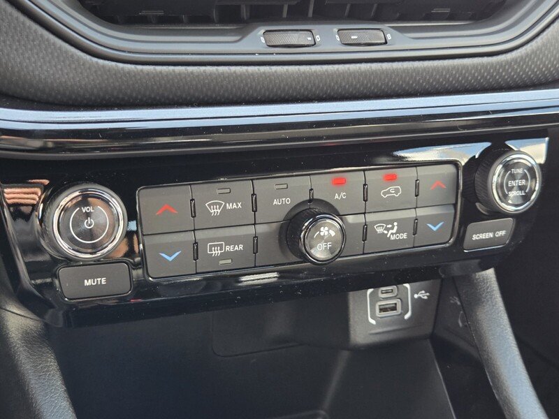 New 2026 Diamond Black Crystal Pearl-Coat Exterior Paint Jeep LATITUDE ALTITUDE 4X4 image 18