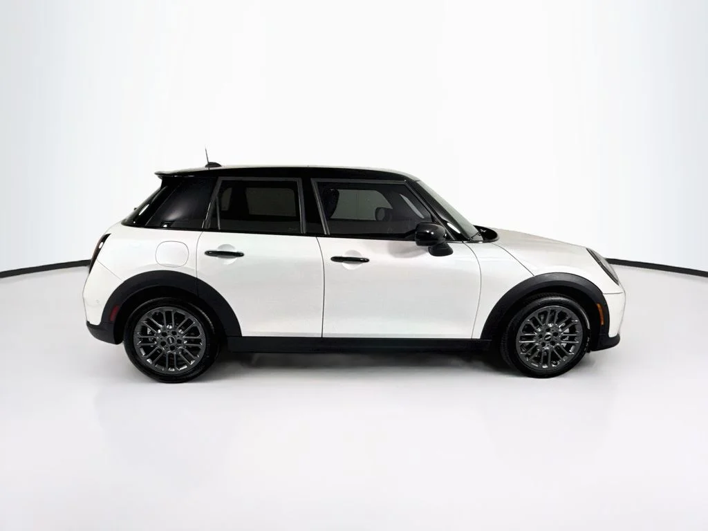 New 2026 Nanuq White Metallic MINI Signature Plus image 4