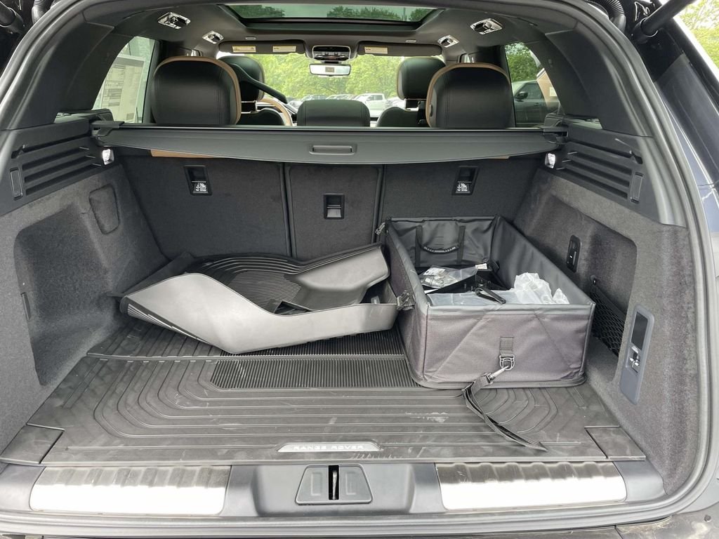 New 2026 Varesine Blue Land Rover Dynamic SE image 17