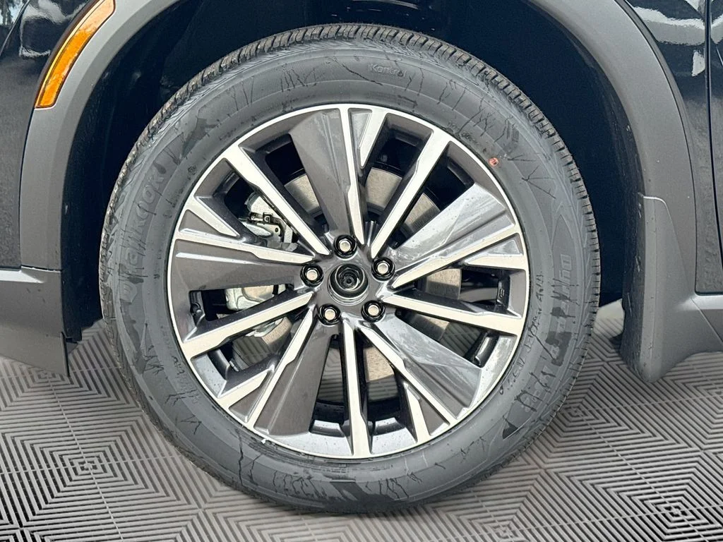 New 2027 MINERAL BLACK INFINITI Luxe FWD image 34
