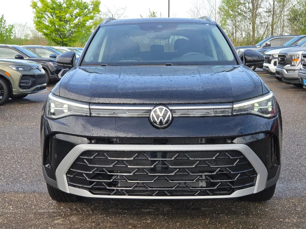 New 2026 Deep Black Pearl Volkswagen 1.5T SEL image 2