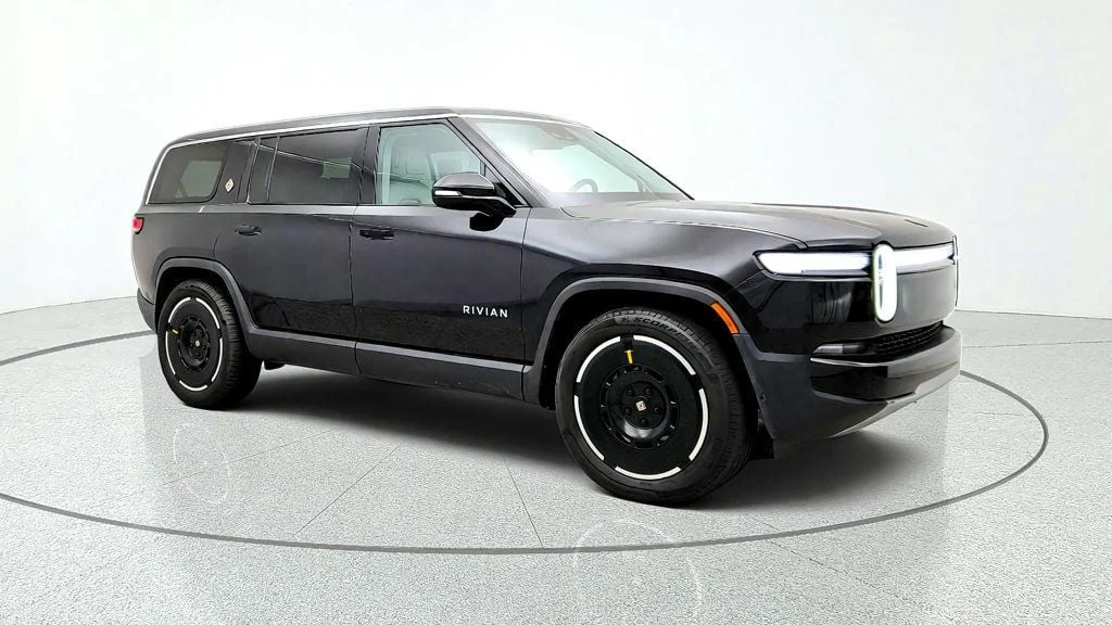 Used 2025 Midnight Rivian Adventure Dual-Motor Large Pack image 3