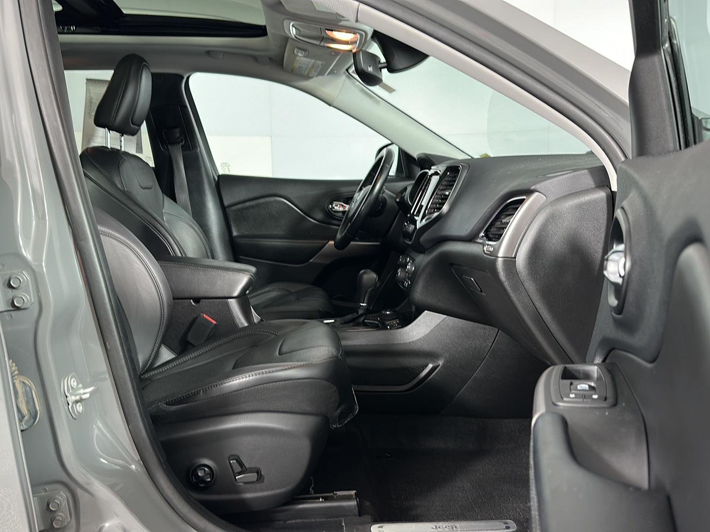 Used 2021 Sting-Gray Clearcoat Jeep Limited image 30
