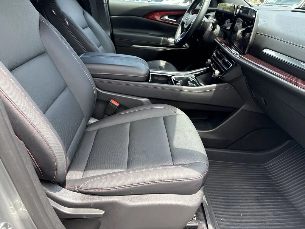 Used 2025 Gray Chevrolet Z71 image 13