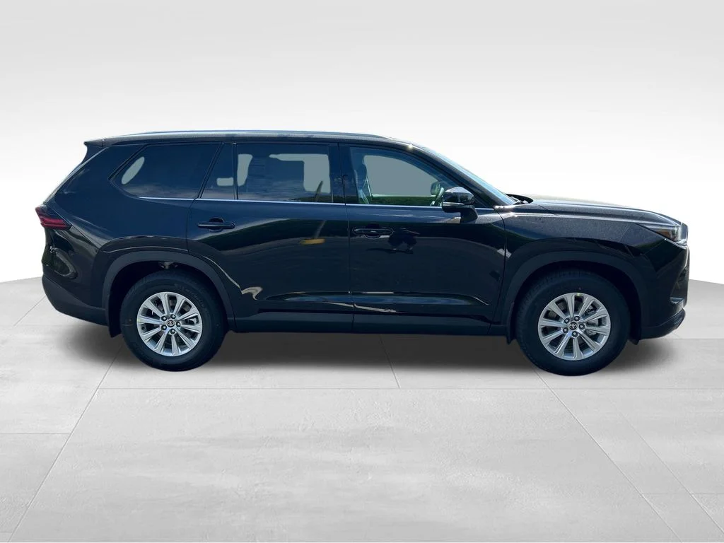 New 2026 Midnight Black Met Toyota XLE image 6
