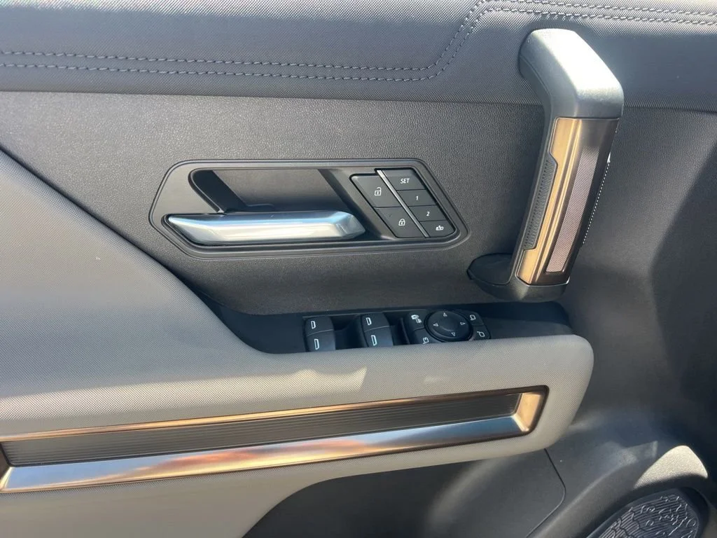 2024 GMC HUMMER EV 3X - Photo 18