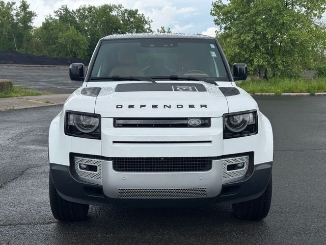 Used 2023 Fuji White Land Rover SE image 8