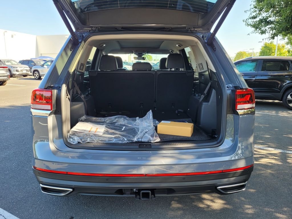 New 2026 Gray Volkswagen 2.0T SE w/Technology image 27