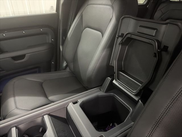 New 2026 Santorini Black Land Rover X-Dynamic SE image 36
