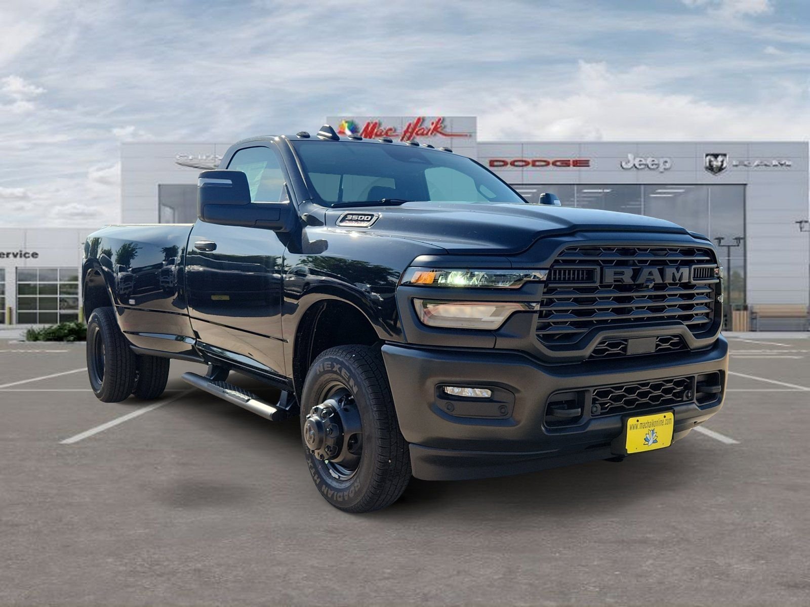 New 2026 Diamond Black Crystal Pearl-Coat Exterior Paint RAM Tradesman image 7