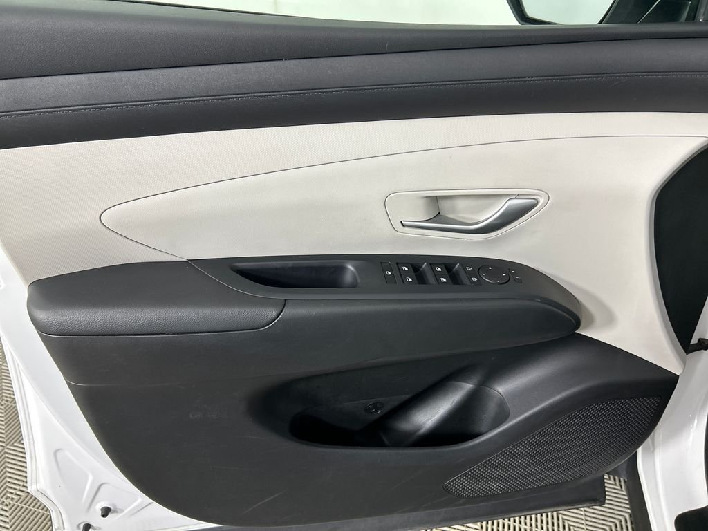 Used 2025 White Hyundai SEL image 11