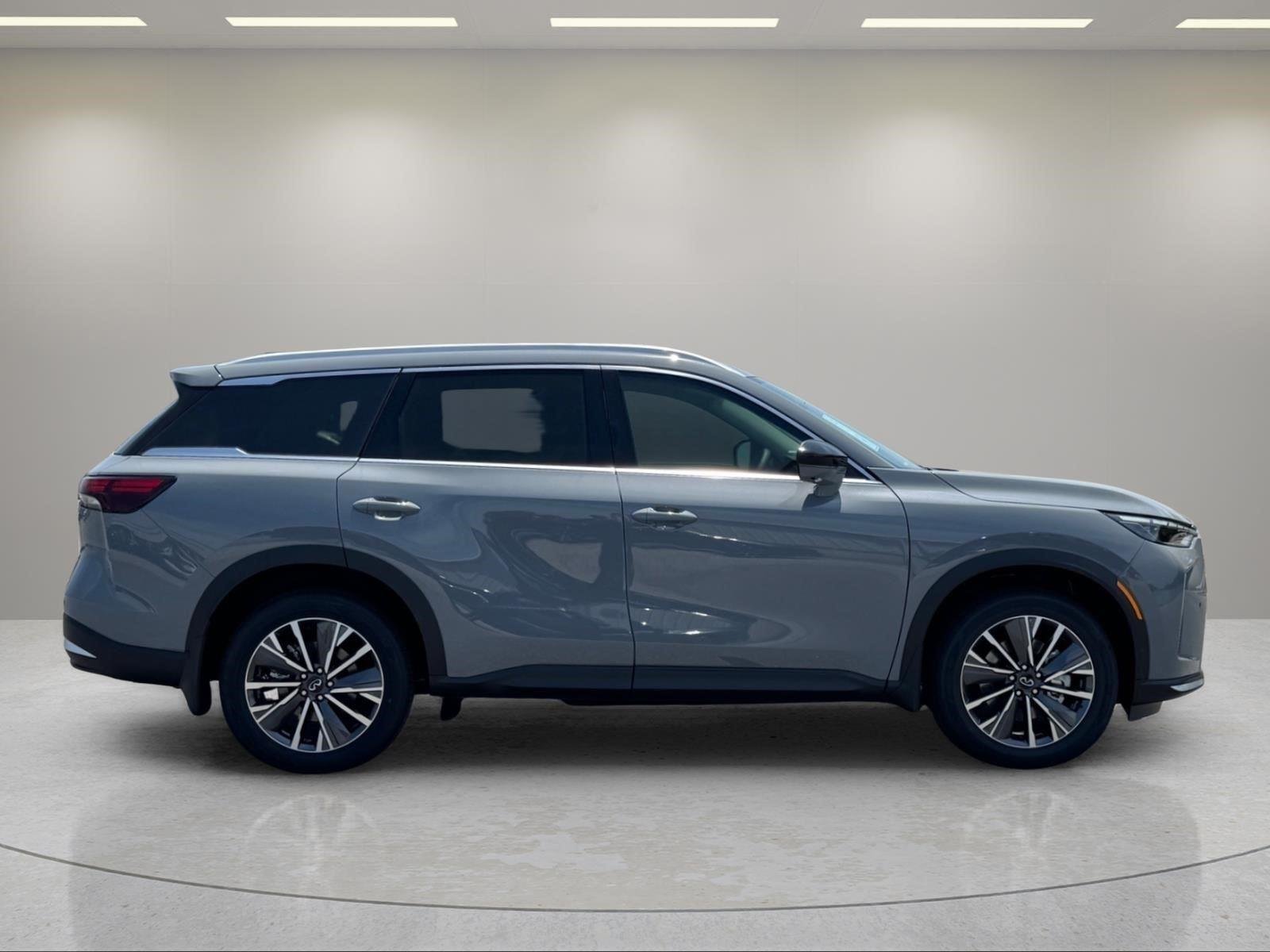 New 2027 HARBOR GRAY INFINITI Luxe FWD image 7