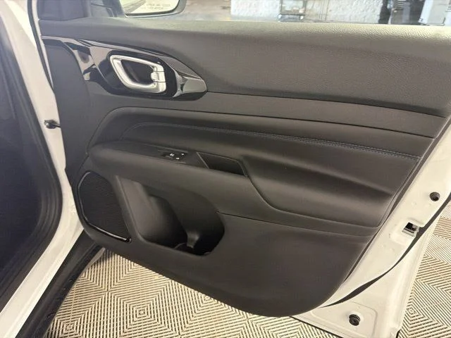 New 2026 White Jeep Latitude image 29
