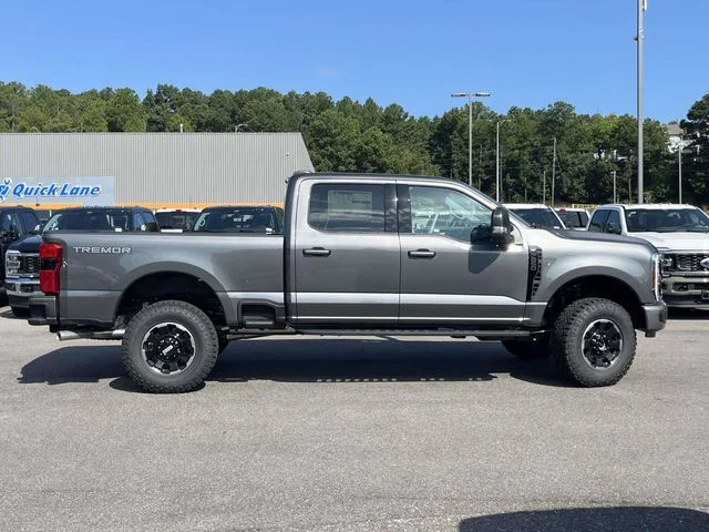 New 2026 Carbonized Gray Metallic Ford XLT image 2