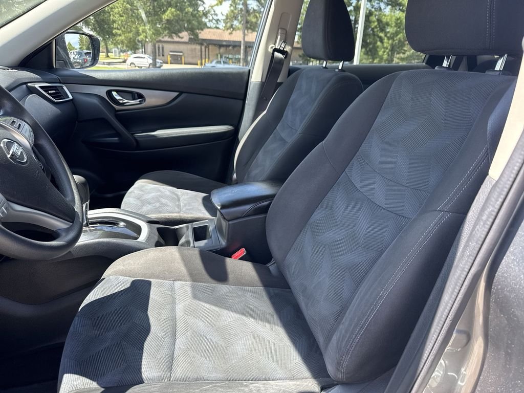 Used 2015 Gray Nissan SV image 13